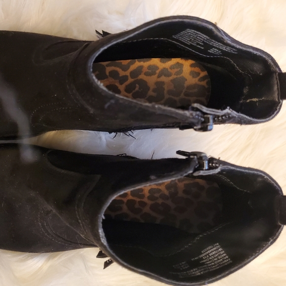 Sale! Girls Black Boots with tassels - Picture 5 of 6